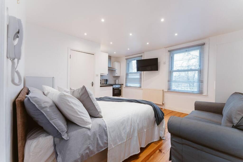 Your Lovely Studio Flat- West3 London Exterior foto