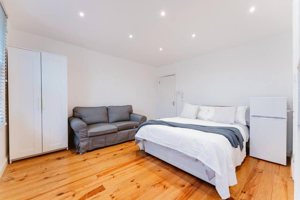 Your Lovely Studio Flat- West3 London Exterior foto
