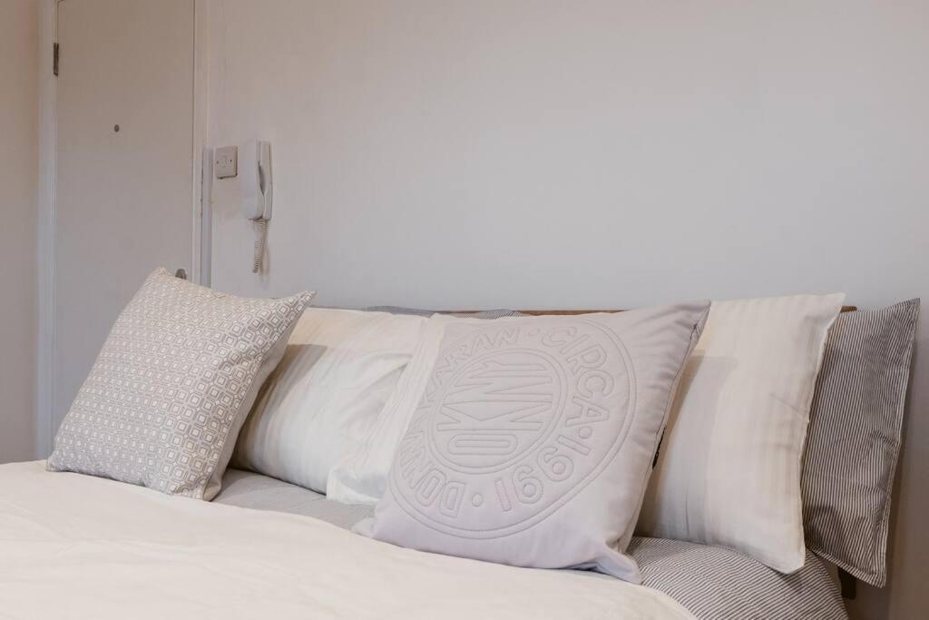 Your Lovely Studio Flat- West3 London Exterior foto