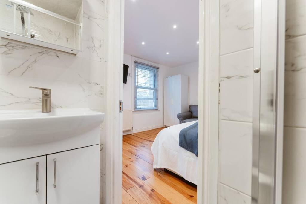 Your Lovely Studio Flat- West3 London Exterior foto