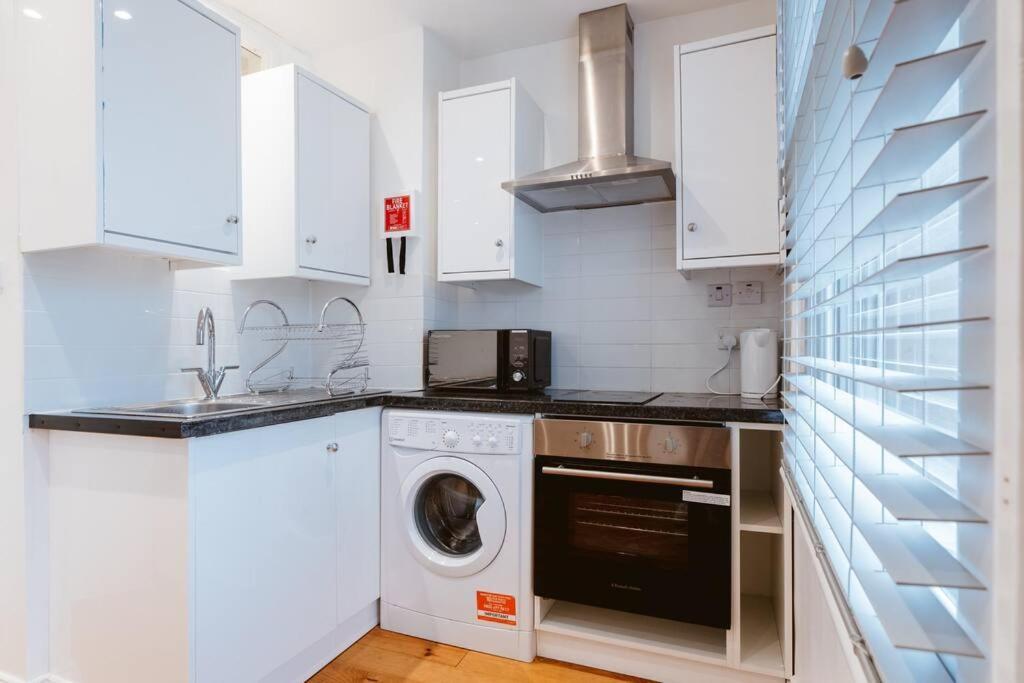 Your Lovely Studio Flat- West3 London Exterior foto