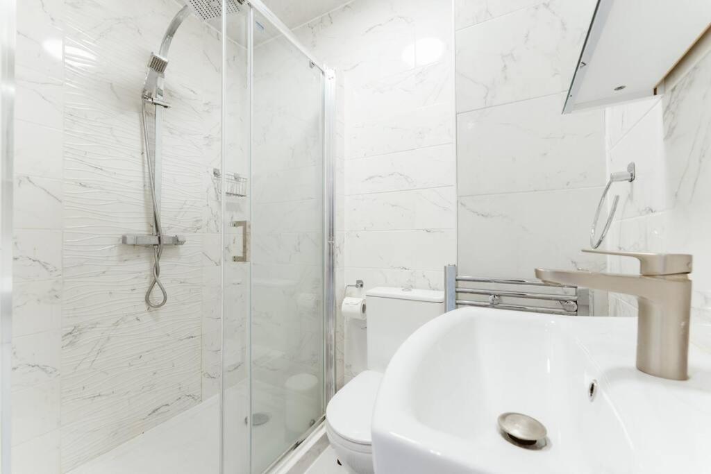Your Lovely Studio Flat- West3 London Exterior foto