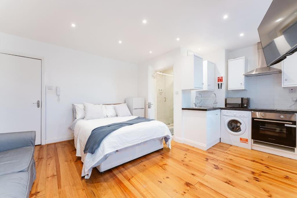 Your Lovely Studio Flat- West3 London Exterior foto