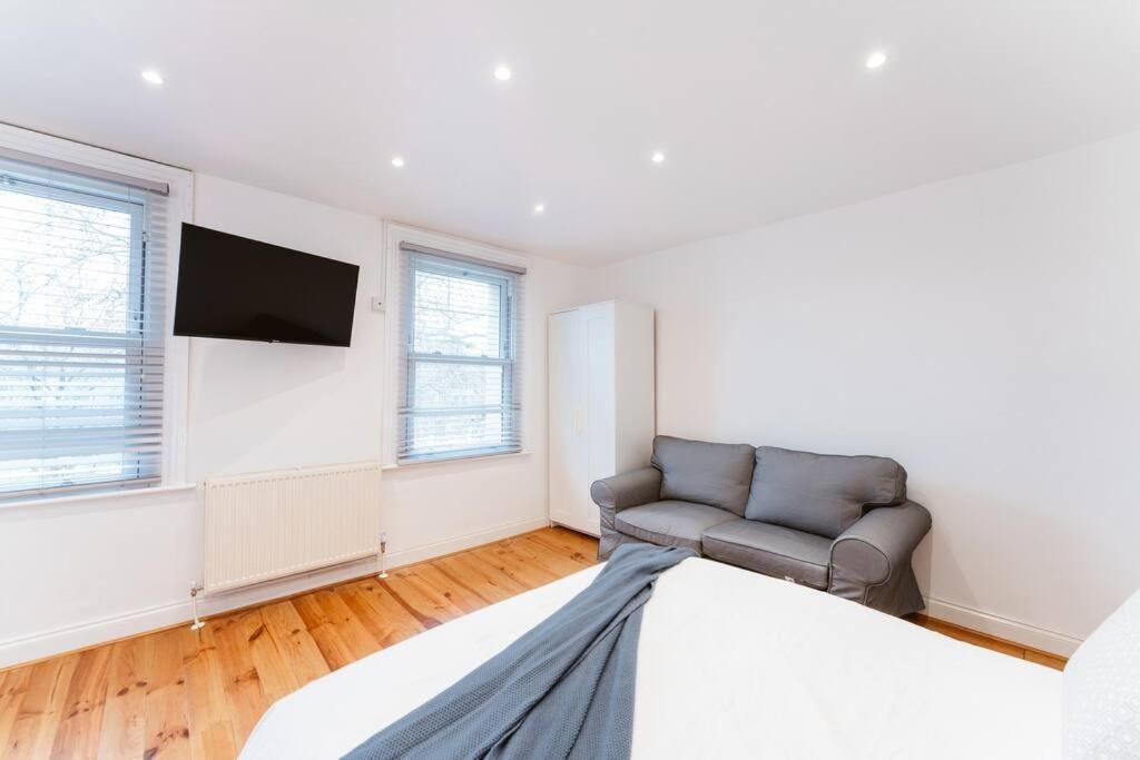 Your Lovely Studio Flat- West3 London Exterior foto